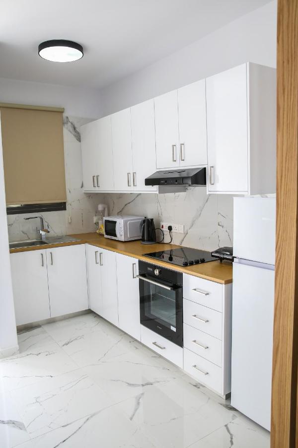 Sea Side Appartment In Kato Paphos Kültér fotó