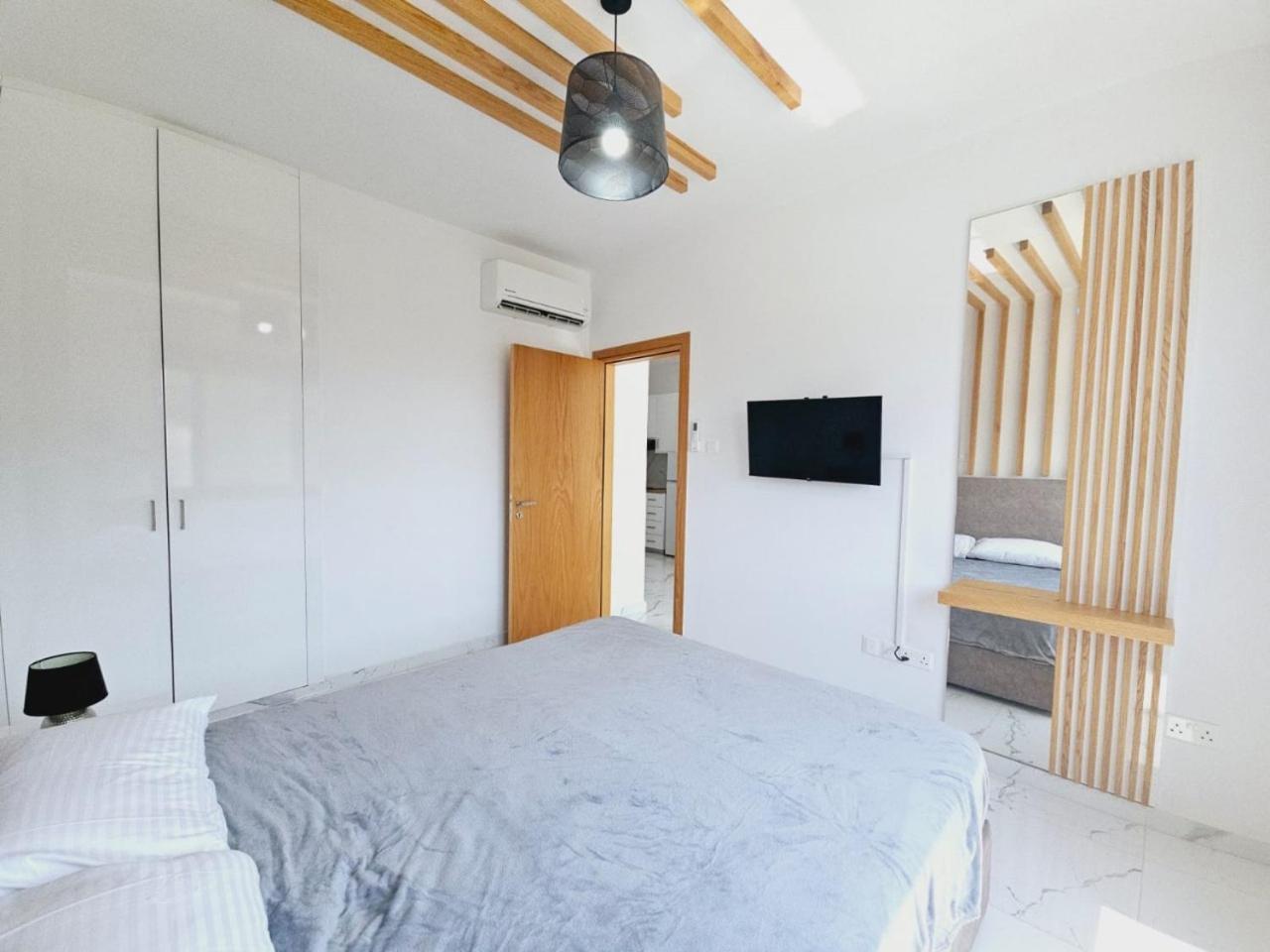Sea Side Appartment In Kato Paphos Kültér fotó